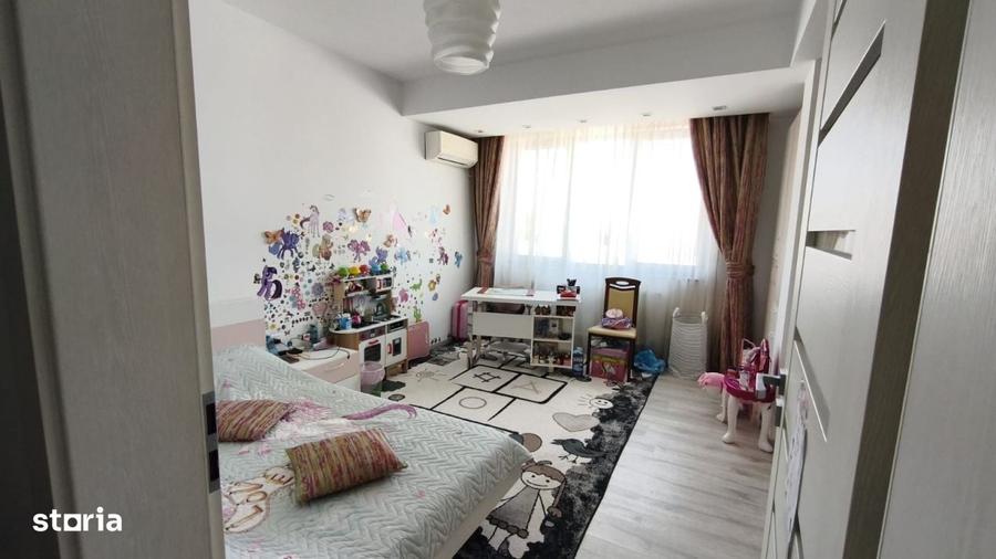 Apartament cu 4 camere în Est