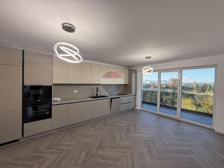 Apartament cu 3 camere, mobilat în Central