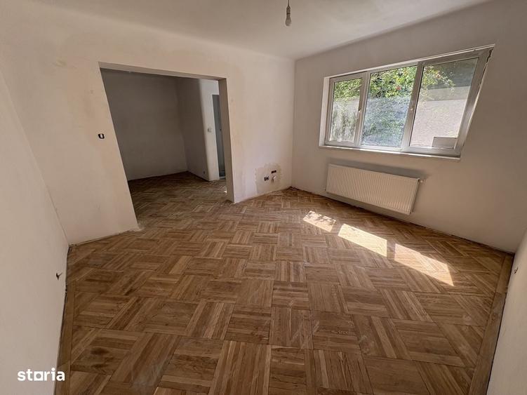 Casă cu 4 camere în Decebal