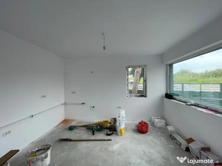 Casă cu 3 camere cu Teren 330 Mp în Plopi