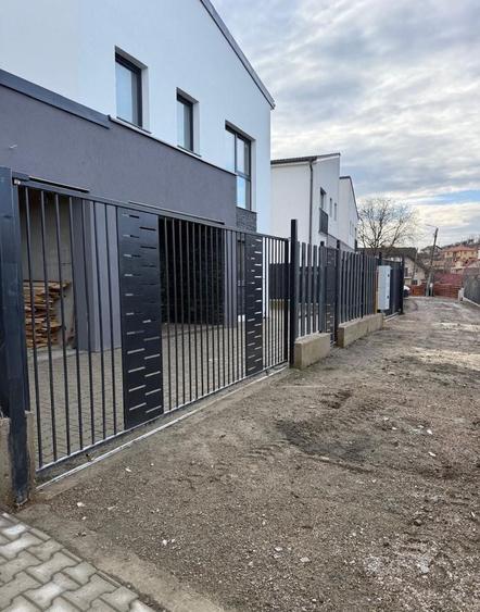 Duplex cu 4 camere cu Canalizare în Dezmir