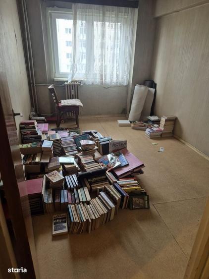 Apartament cu 4 camere decomandat în Drumul Taberei
