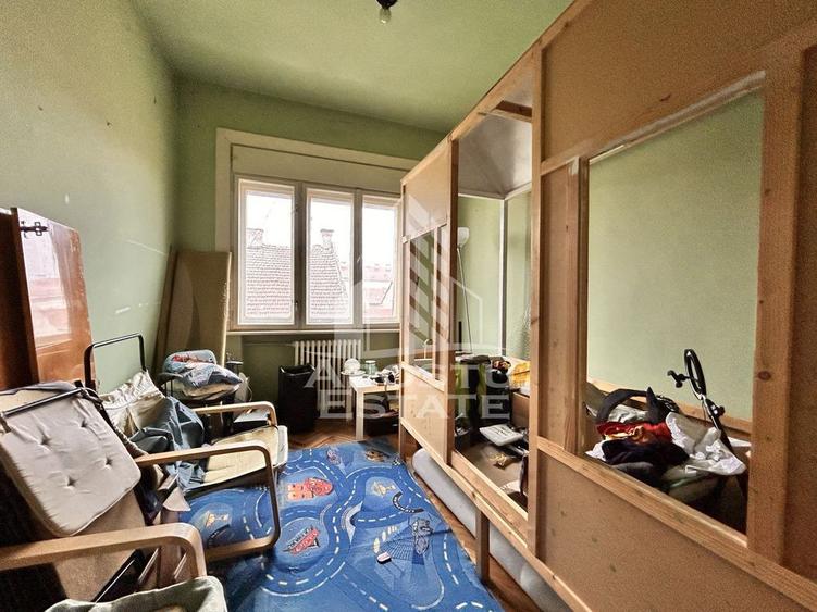 Apartament cu 4 camere decomandat în Central