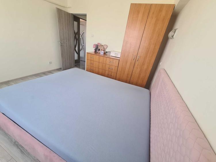 Apartament cu 4 camere decomandat în Aurel Vlaicu