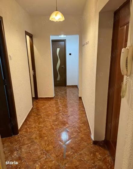 Apartament cu 3 camere decomandat, mobilat în Tineretului