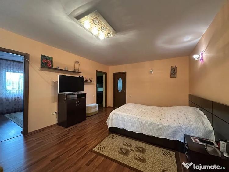 Casă cu 6 camere cu Teren 2250 Mp în Fulga