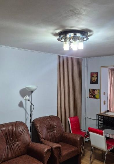 Apartament cu 3 camere decomandat în Rahova