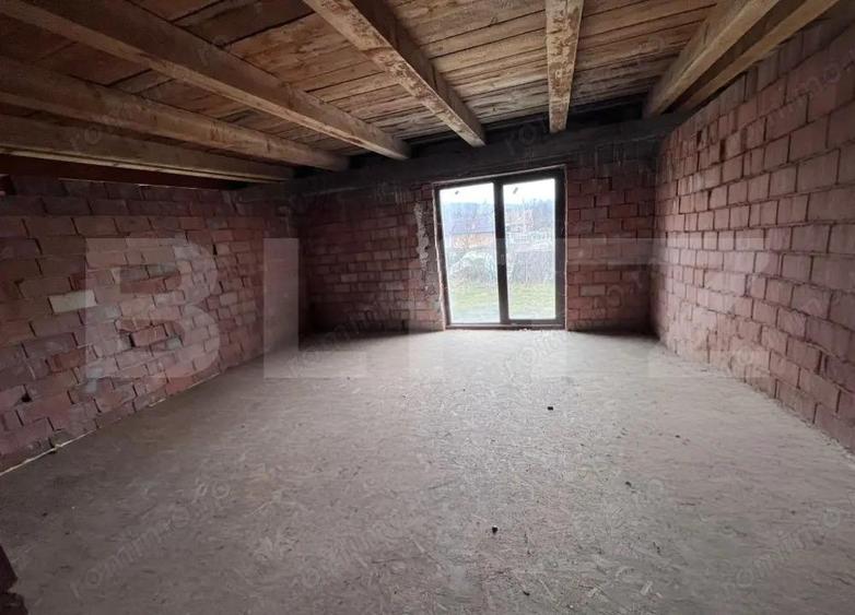 Casă cu 12 camere cu Teren 3730 Mp în Stremț