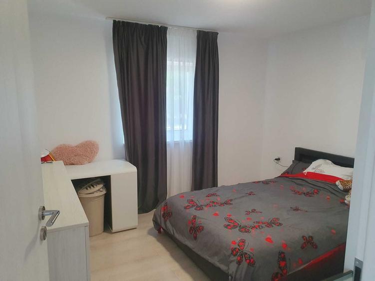Casă cu 4 camere în Argeșelu