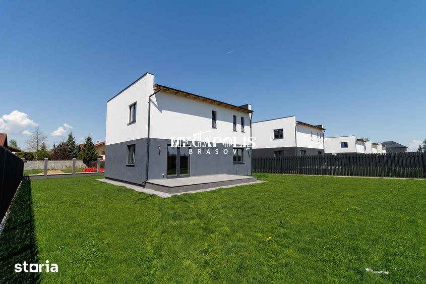 Casă cu 4 camere cu Teren 525 Mp în Sânpetru