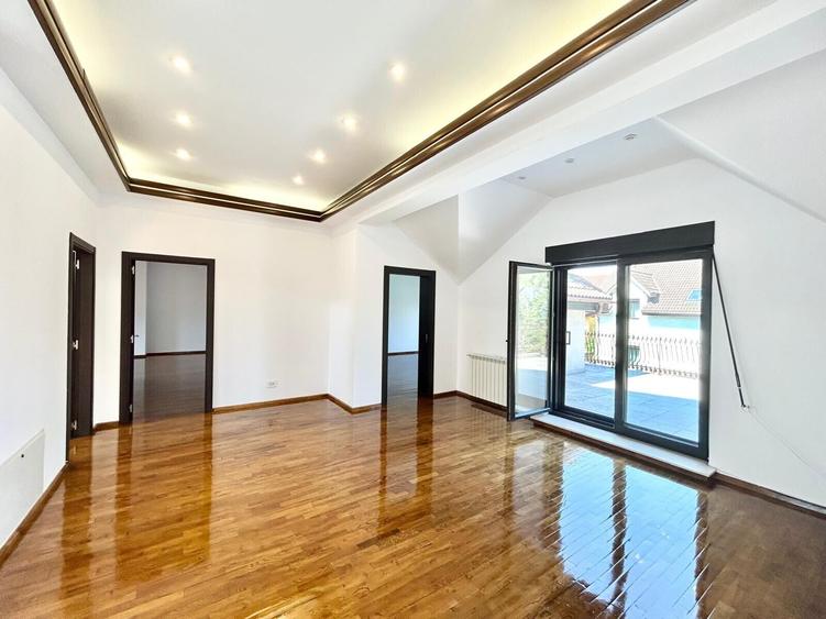 Casă individuală cu 7 camere cu Piscina în Iancu Nicolae