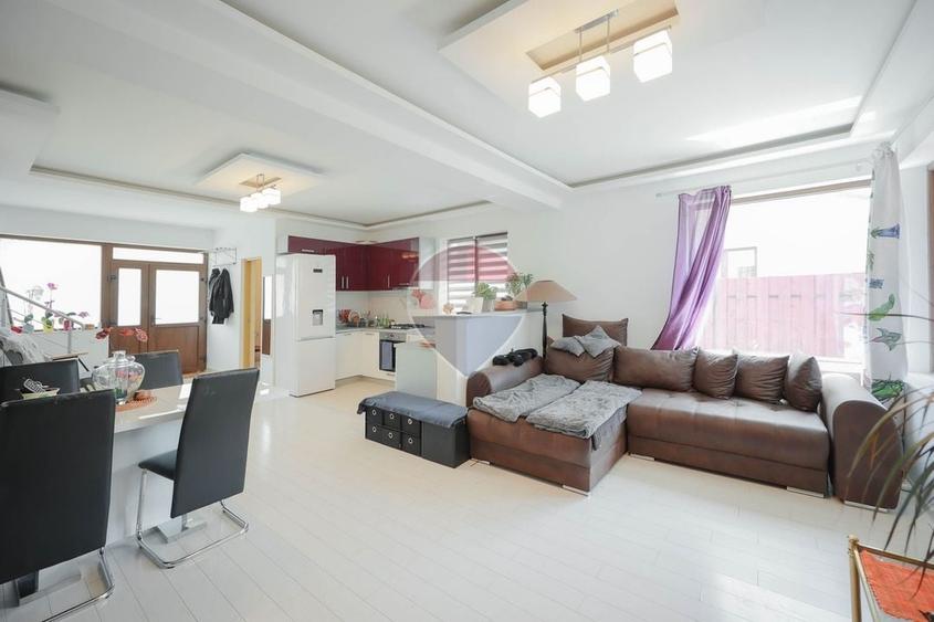 Duplex cu 4 camere cu Teren 252 Mp în Sântandrei