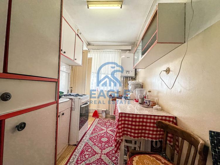 Apartament cu 3 camere semidecomandat în Central