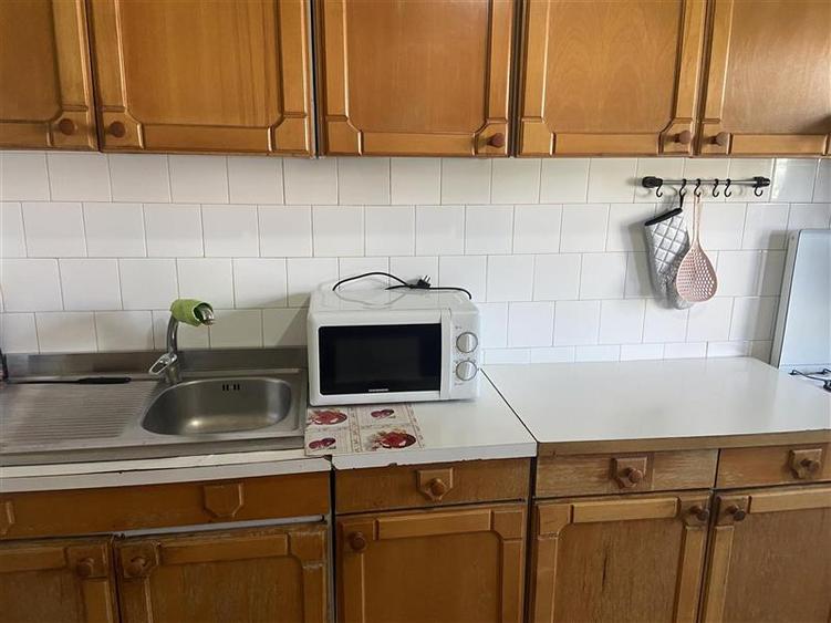 Apartament cu 3 camere decomandat, mobilat în Central