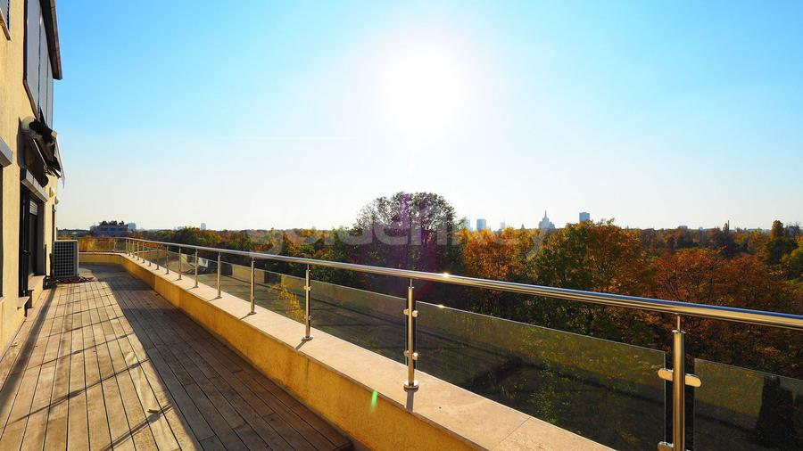 Apartament cu 4 camere decomandat, mobilat în Herăstrău