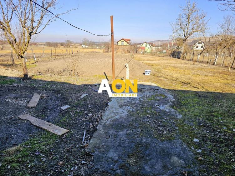 Casă individuală cu 4 camere cu Canalizare în Totoi