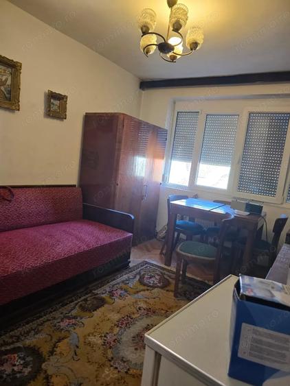 Apartament cu 3 camere semidecomandat, mobilat în Ultracentral