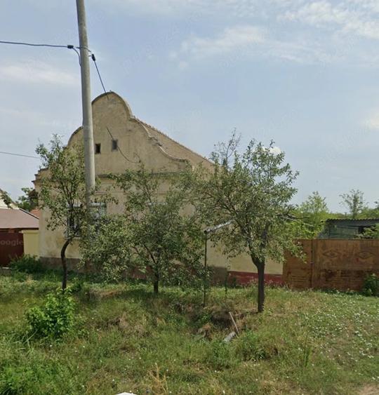 Casă cu 5 camere cu Teren 2845 Mp în Central
