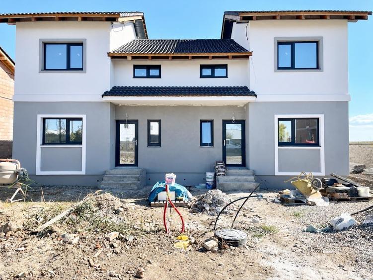 Duplex cu 3 camere cu Canalizare în Moșnița Nouă