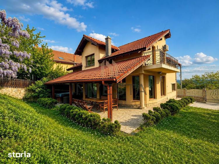 Casă cu 5 camere cu Teren 456 Mp în Becaș