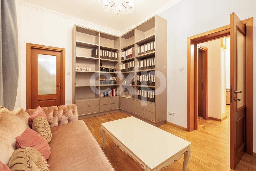 Apartament cu 5 camere decomandat, mobilat în Romană
