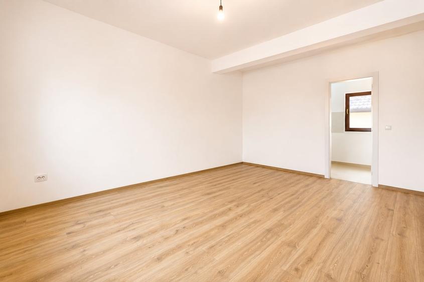 Apartament cu 3 camere decomandat în Sud