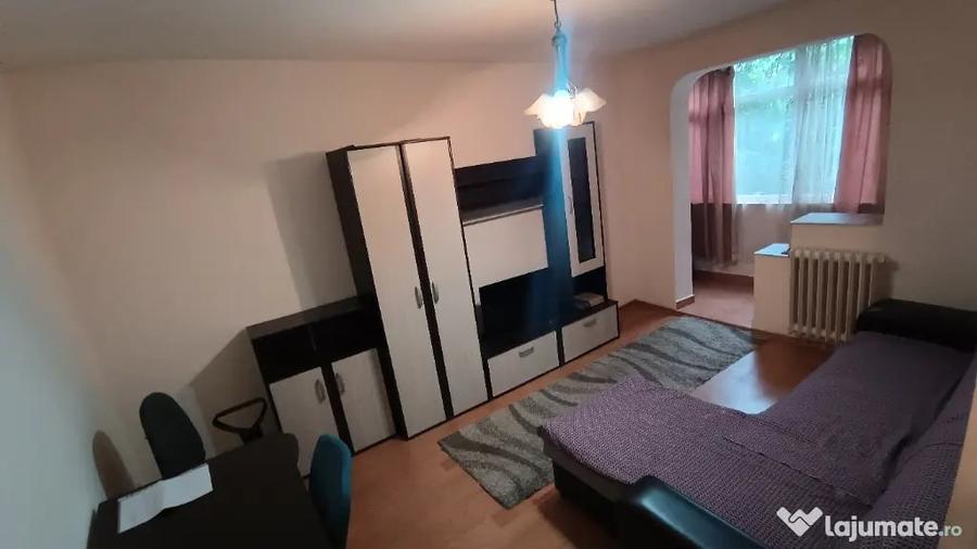 Apartament cu 2 camere decomandat în Podu Roș