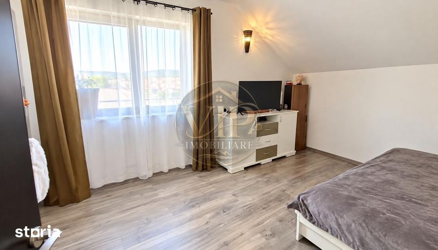 Casă cu 5 camere cu Teren 700 Mp în Cetate