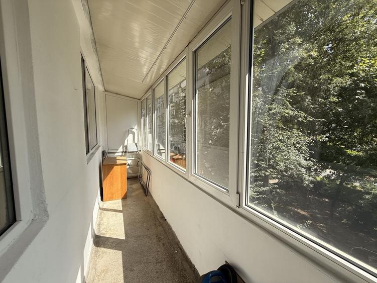 Apartament cu 2 camere semidecomandat, mobilat în 1 Mai