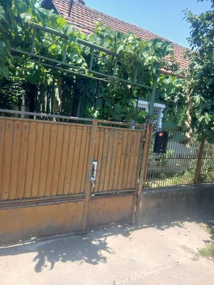 Casă cu 4 camere în Plopi