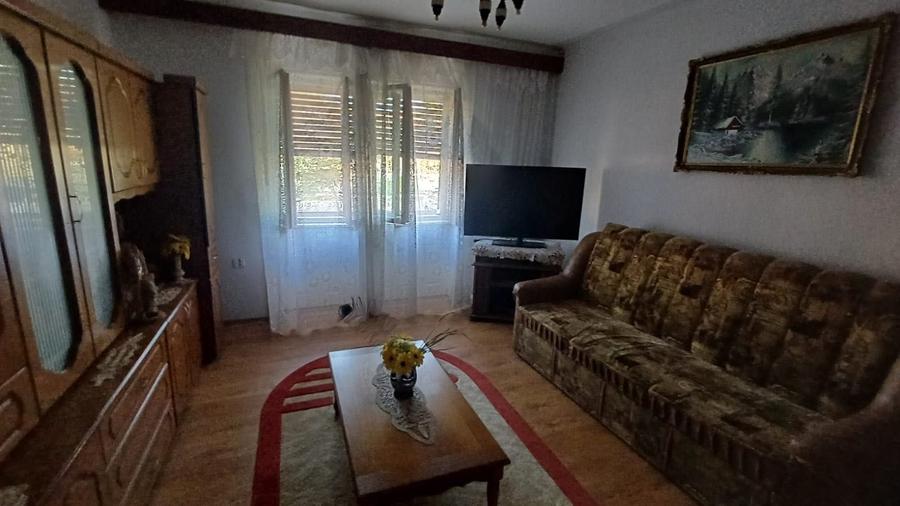 Casă cu 4 camere în Vinerea