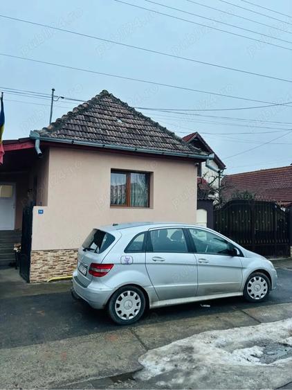 Casă cu 5 camere cu Teren 900 Mp în Cristian