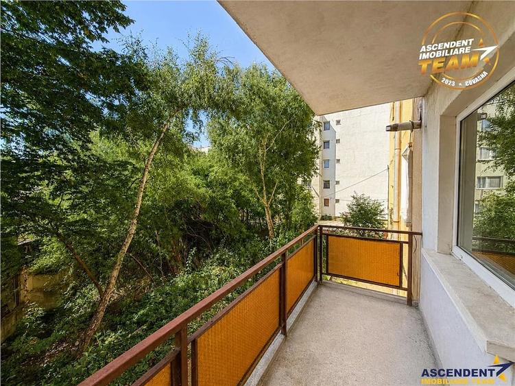 Apartament cu 3 camere decomandat în Lenin
