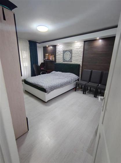 Apartament cu 3 camere decomandat în Nicolina