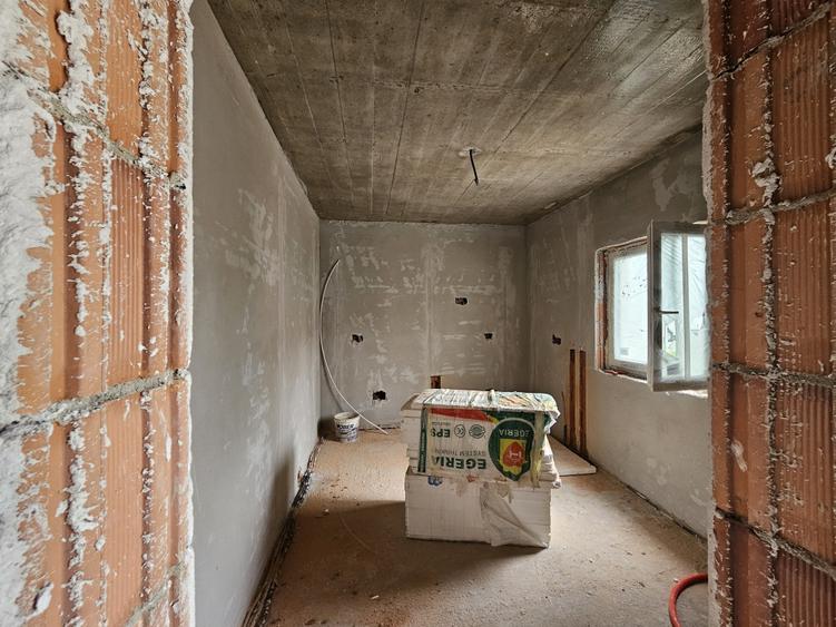 Duplex cu 3 camere cu Canalizare în Giarmata