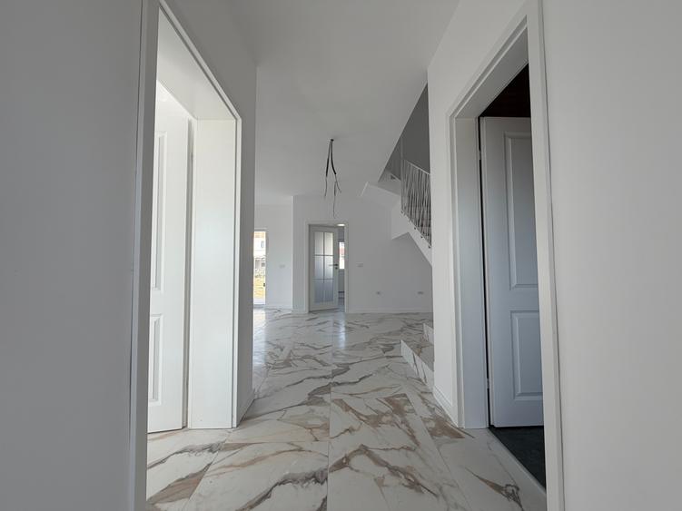 Duplex cu 5 camere cu Canalizare în Moșnița Nouă