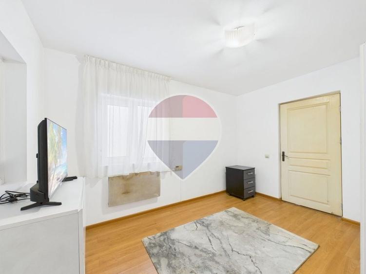 Casă individuală cu 6 camere cu Teren 250 Mp în Vitan
