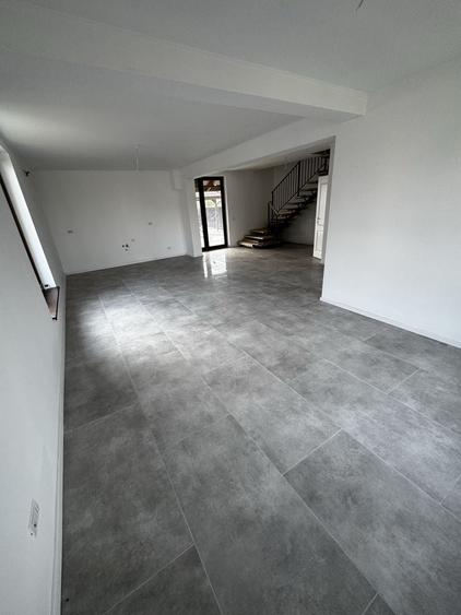 Casă cu 4 camere în Sânpetru