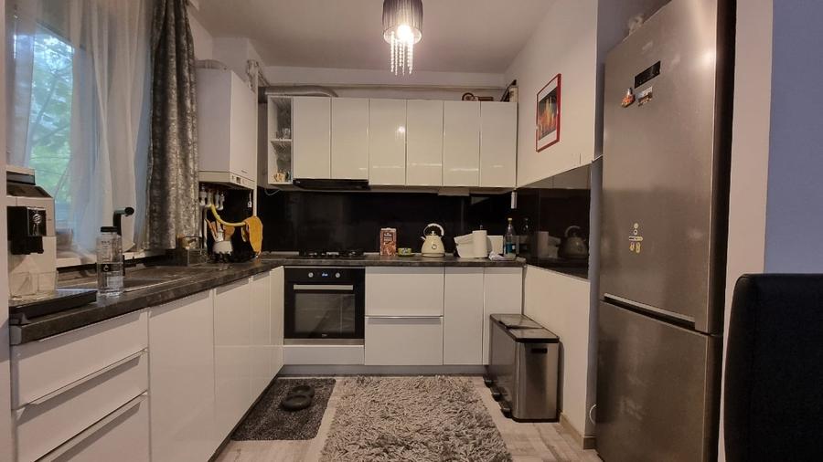 Apartament cu 3 camere decomandat, mobilat în Tătărași