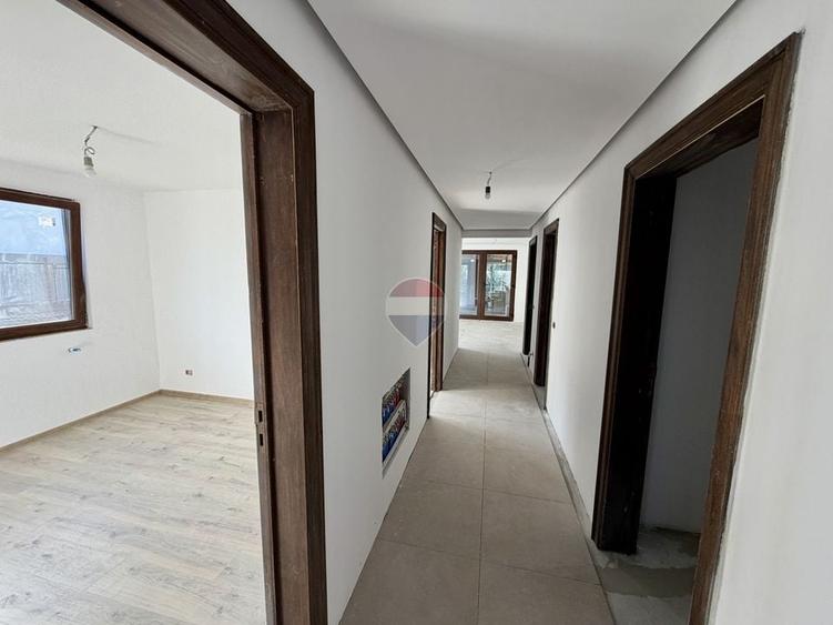 Casă individuală cu 5 camere cu Teren 433 Mp în Golești