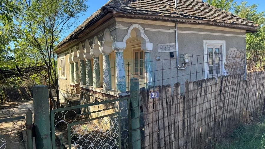 Casă cu 3 camere cu Teren 6299 Mp în Gogoșu