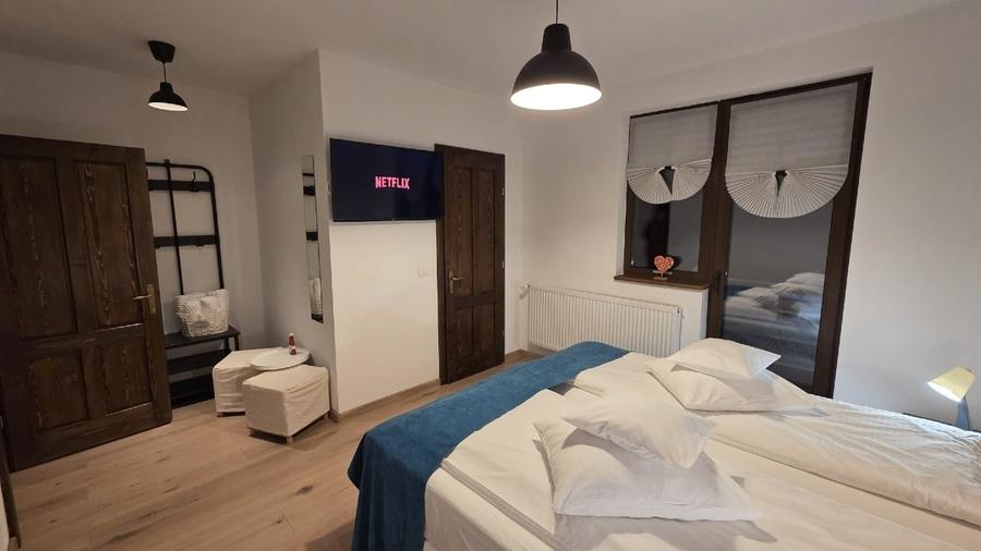 Casă individuală cu 5 camere cu Teren 500 Mp în Central