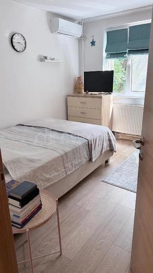 Apartament cu 4 camere decomandat în Drumul Taberei