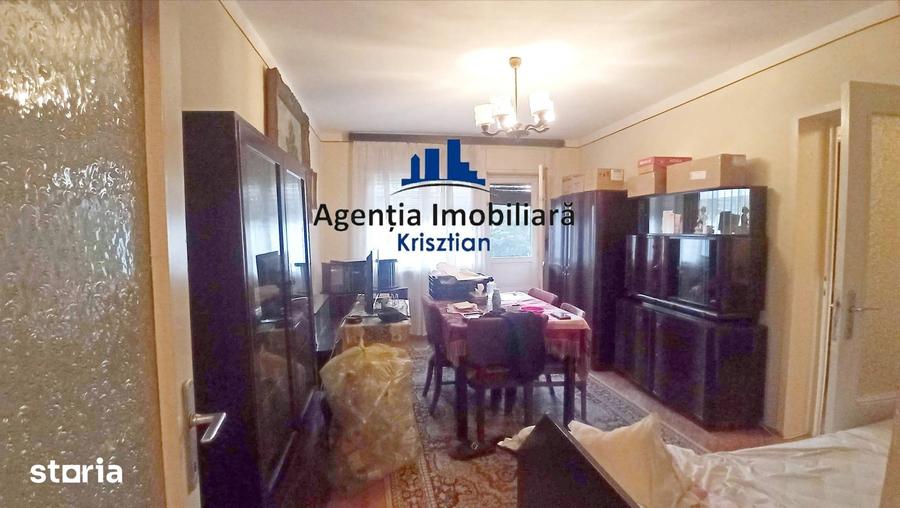Apartament cu 4 camere decomandat în Burdea