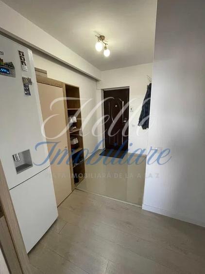 Apartament cu 3 camere semidecomandat în Florești