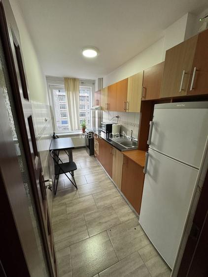 Proprietar - inchiriez apartament 2 camere Piata Romana, chiar langa metrou