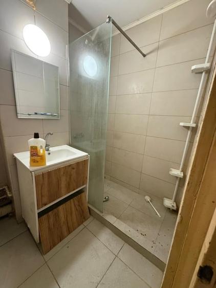 Apartament cu 4 camere semidecomandat în Calea București