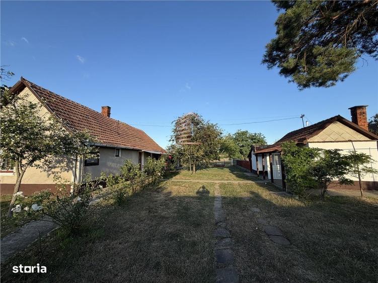 Casă cu 3 camere decomandat în Cheresig
