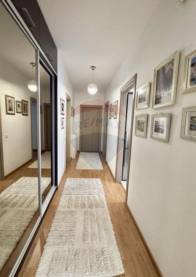 Apartament cu 4 camere decomandat, mobilat în Sebastian