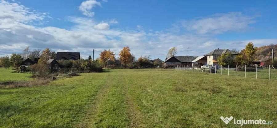 Teren de 2700 mp, în Chechiș